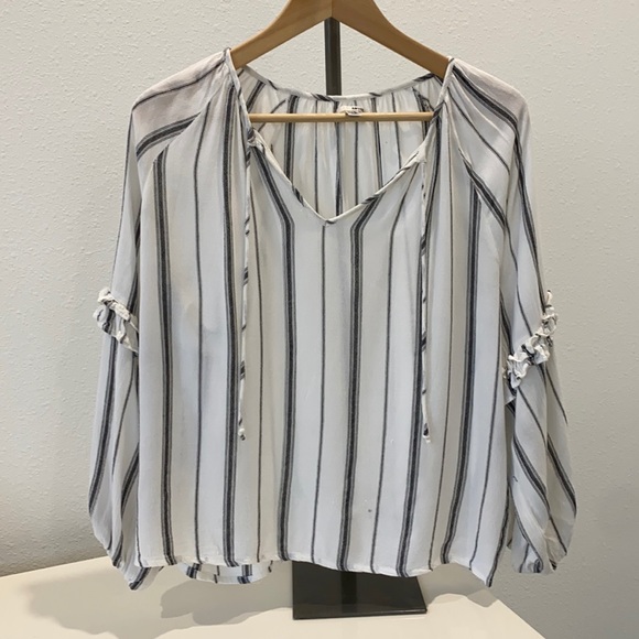 Amuse Society-Casa Blanca Top - Picture 2 of 11